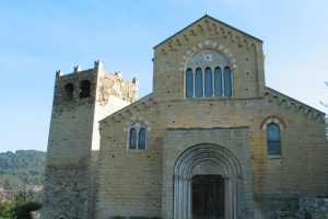 Xtrallusion photo library of independent, self-guided walking and sightseeing holidays in Italy. Pictures, images, photos and photographs taken along the way of this 1-day walking itinerary, to give you a visual impression of the day's walk.